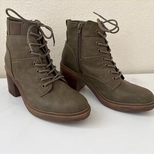 Crown Vintage Olive Lace-Up Block Heel Ankle Boots